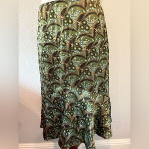 Ann Taylor loft 💯 silk skirt in paisley print size 10